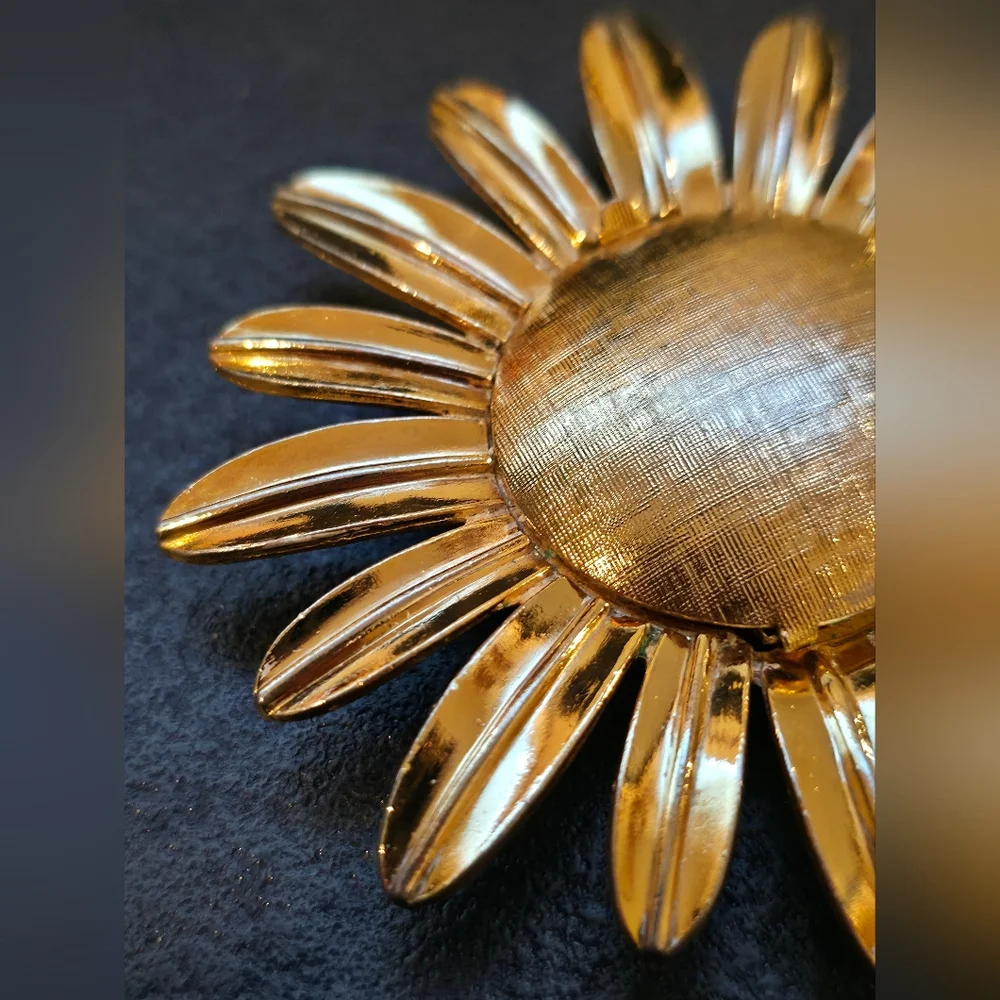 Avon Vintage 1970s Perfume brooch